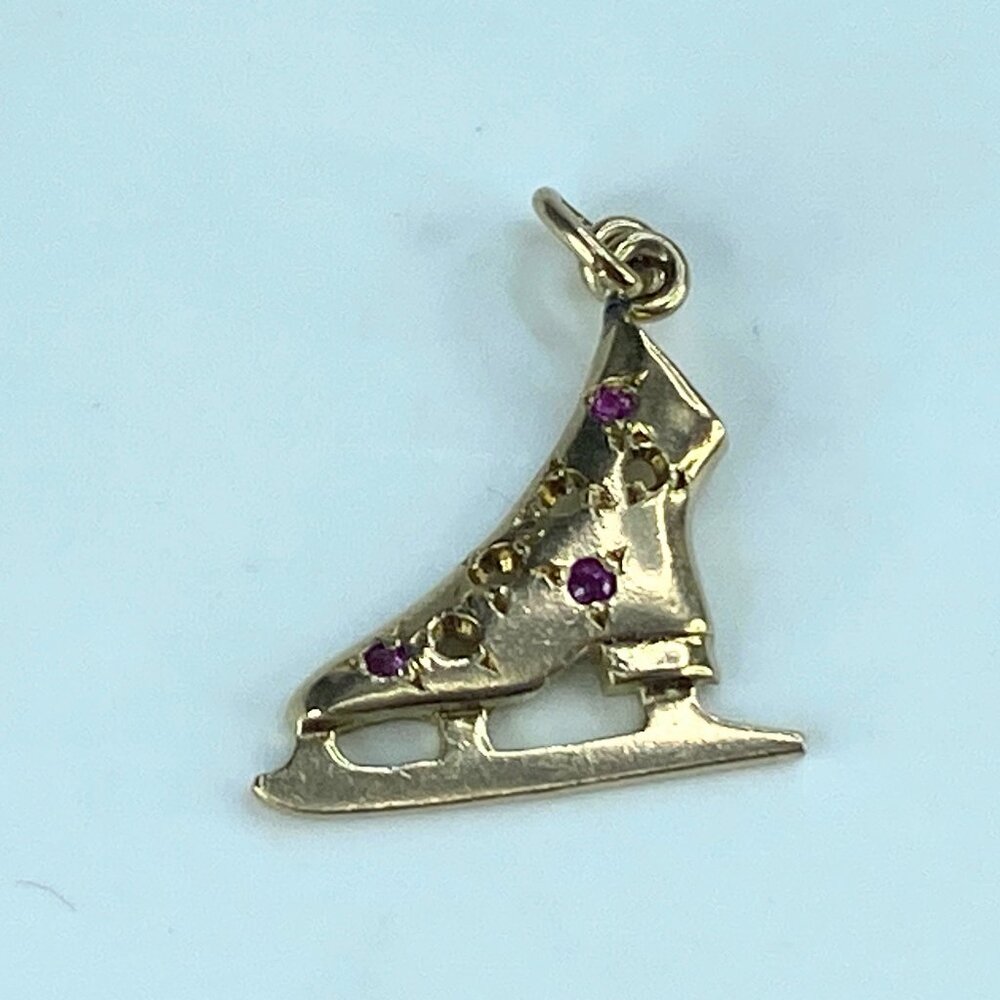 14K yellow gold ice skate with gemstone 1.8g JR537